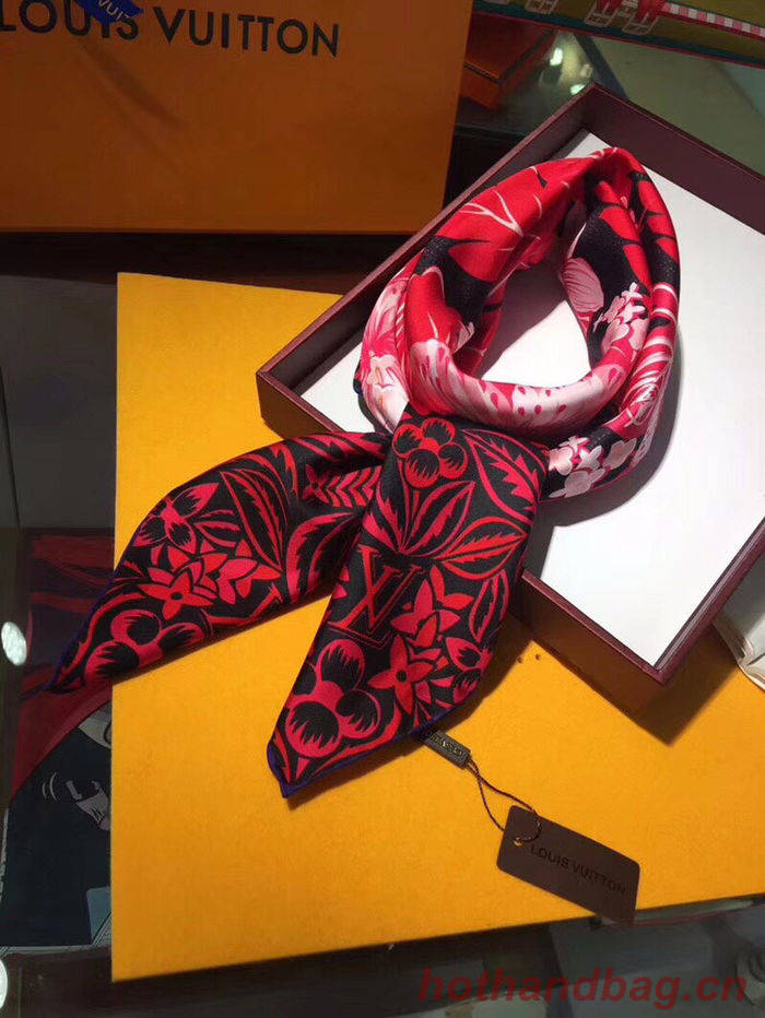 Louis Vuitton Scarf LVS00140